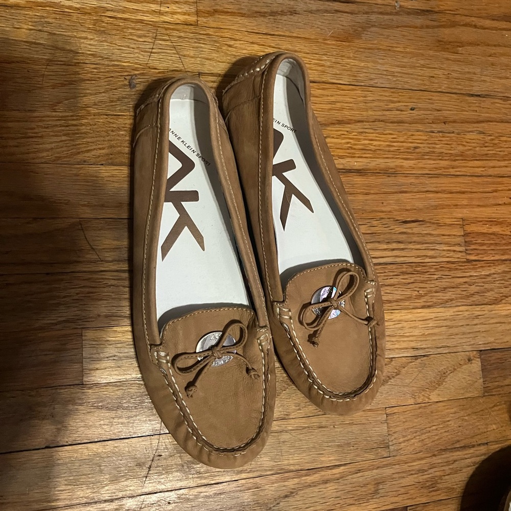 Beige Anne Klein moccasin. Excellent condition